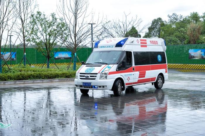 大运会医疗服务演练 移动CT车、5G救护车与体检车协同亮相
