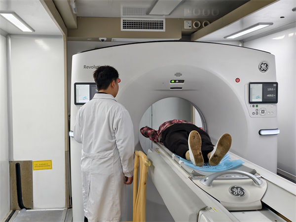 移动CT车 市级免费医疗服务温暖人心
